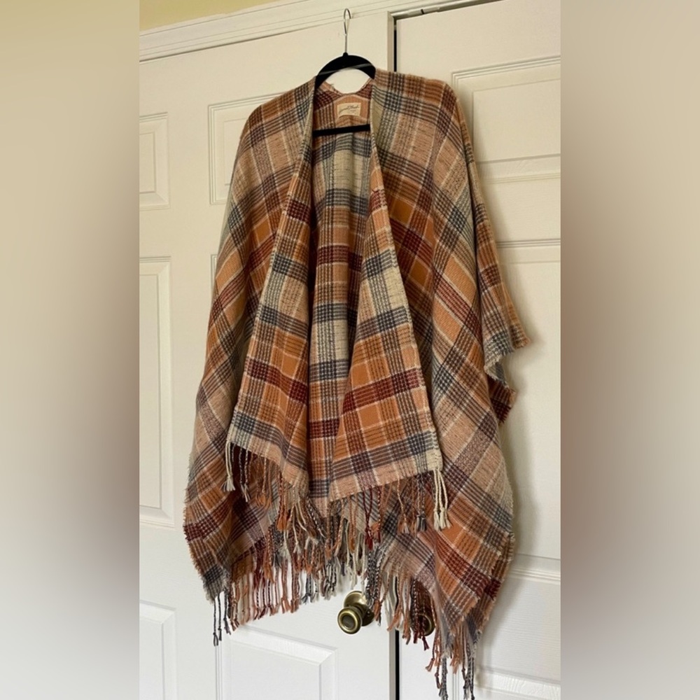 New without Tags Universal Thread Plaid Poncho
